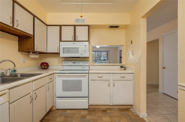 130 E JOHNSON AVENUE 102, Lake Wales, FL 33853