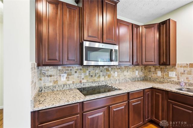 2500 Saint Anne Way, Dayton, OH 45458