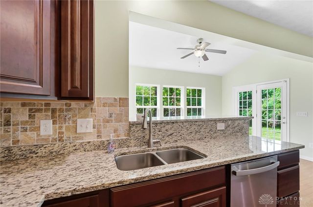 2500 Saint Anne Way, Dayton, OH 45458