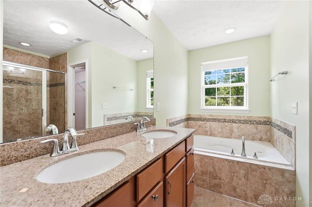 2500 Saint Anne Way, Dayton, OH 45458