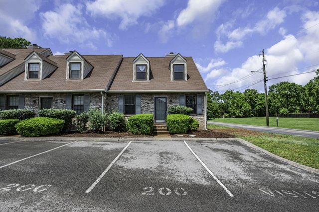 200 Deerpoint Ct, Hendersonville, TN 37075