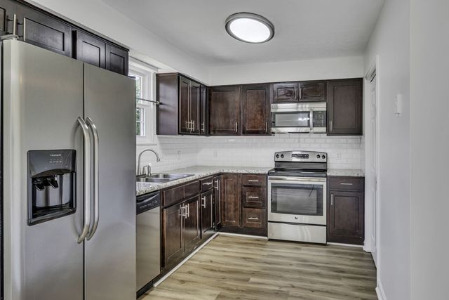 200 Deerpoint Ct, Hendersonville, TN 37075