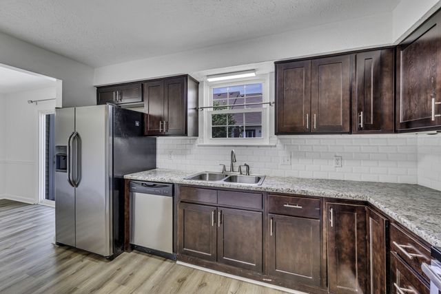 200 Deerpoint Ct, Hendersonville, TN 37075