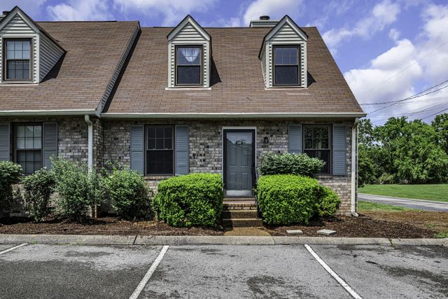 200 Deerpoint Ct, Hendersonville, TN 37075