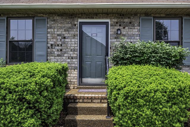 200 Deerpoint Ct, Hendersonville, TN 37075