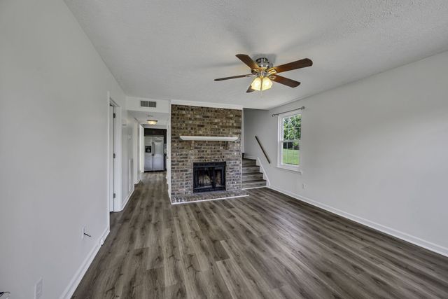 200 Deerpoint Ct, Hendersonville, TN 37075