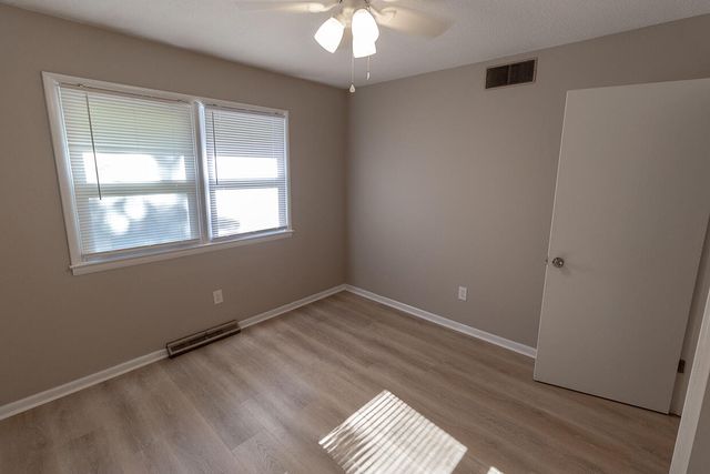 3006 LYNNWOOD DR, Columbia, MO 65203