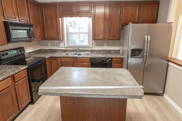 3006 LYNNWOOD DR, Columbia, MO 65203