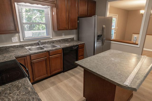 3006 LYNNWOOD DR, Columbia, MO 65203