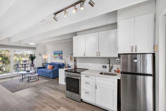 4001 S Ocean Boulevard 308, South Palm Beach, FL 33480