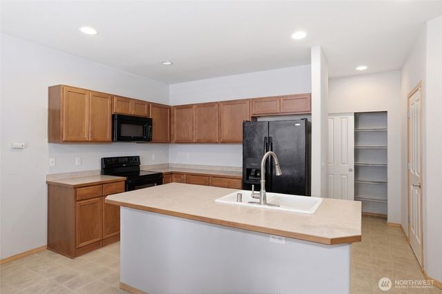 5427 Boardwalk Street SE, Lacey, WA 98503