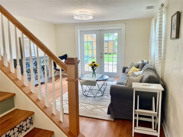 8074 37TH AVENUE N, St Petersburg, FL 33710