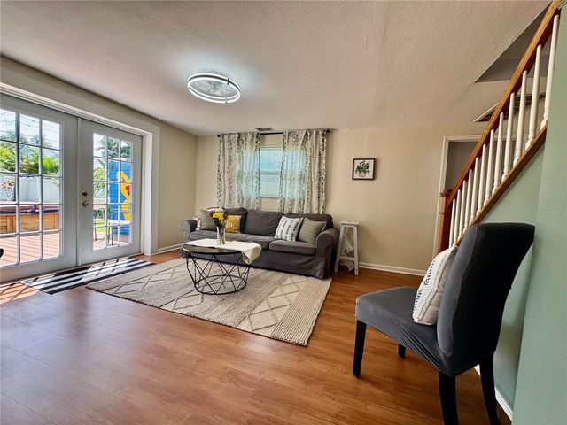 8074 37TH AVENUE N, St Petersburg, FL 33710