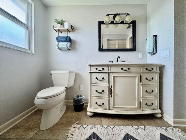 8074 37TH AVENUE N, St Petersburg, FL 33710