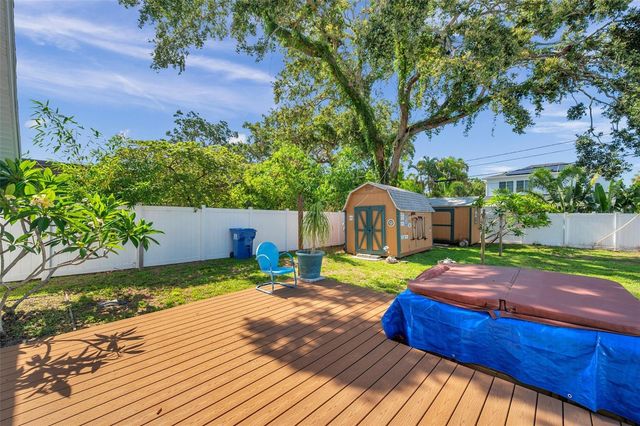 8074 37TH AVENUE N, St Petersburg, FL 33710