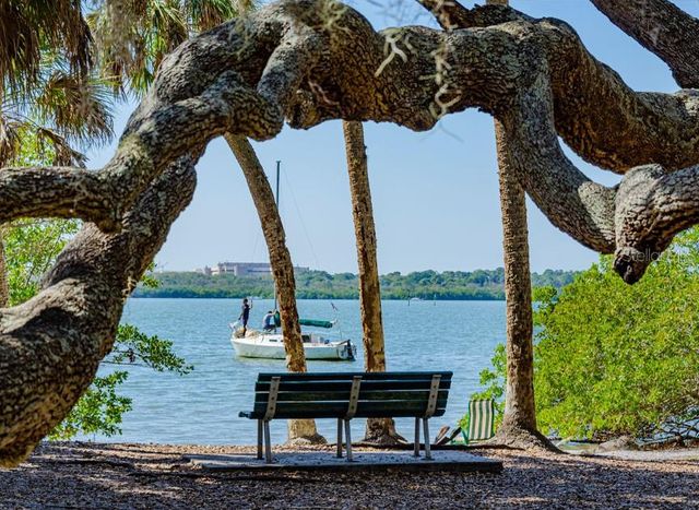 8074 37TH AVENUE N, St Petersburg, FL 33710