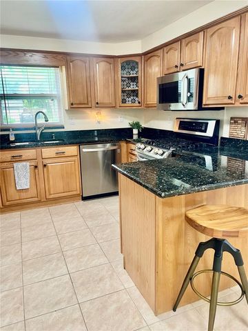 8074 37TH AVENUE N, St Petersburg, FL 33710