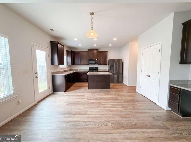 177 Hill Crest Circle, Hiram, GA 30141