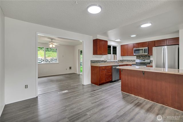 348 NE Holly Leaf Lane, Bremerton, WA 98311