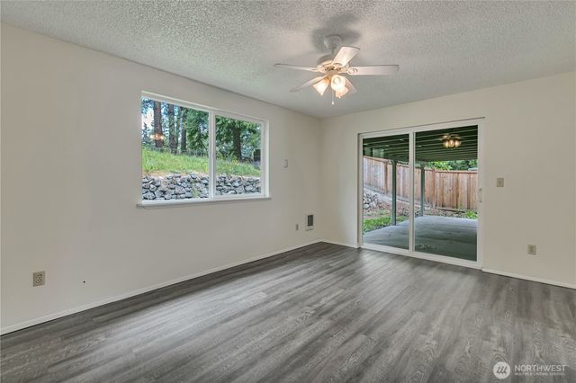 348 NE Holly Leaf Lane, Bremerton, WA 98311