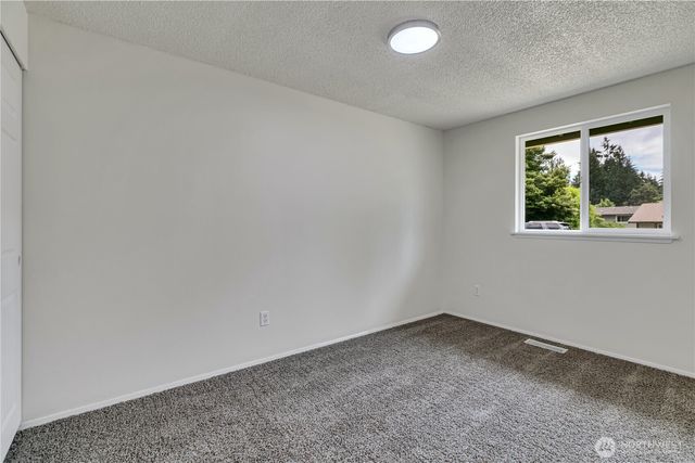 348 NE Holly Leaf Lane, Bremerton, WA 98311