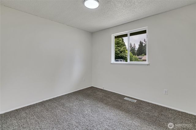 348 NE Holly Leaf Lane, Bremerton, WA 98311