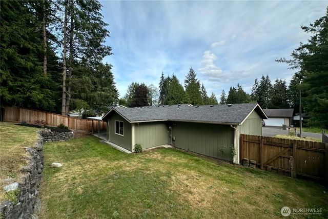 348 NE Holly Leaf Lane, Bremerton, WA 98311