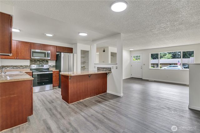 348 NE Holly Leaf Lane, Bremerton, WA 98311