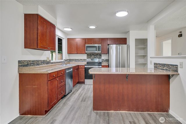 348 NE Holly Leaf Lane, Bremerton, WA 98311
