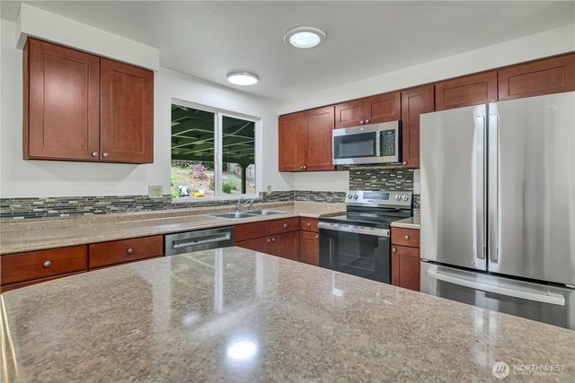 348 NE Holly Leaf Lane, Bremerton, WA 98311