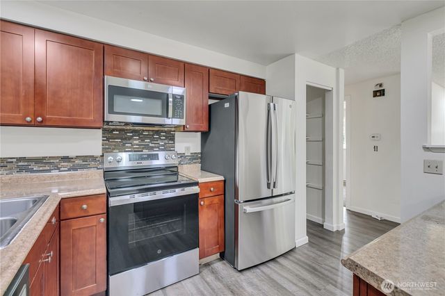 348 NE Holly Leaf Lane, Bremerton, WA 98311