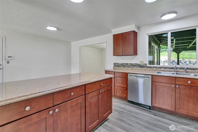 348 NE Holly Leaf Lane, Bremerton, WA 98311