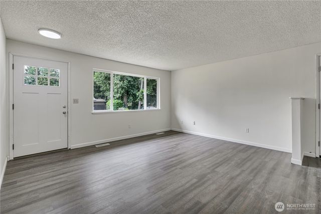 348 NE Holly Leaf Lane, Bremerton, WA 98311