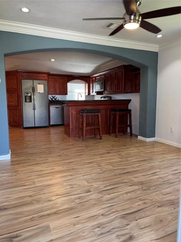 512 Melbourne Street, Houston, TX 77022