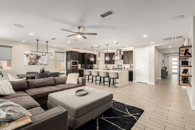 6974 W SPUR Drive, Peoria, AZ 85383