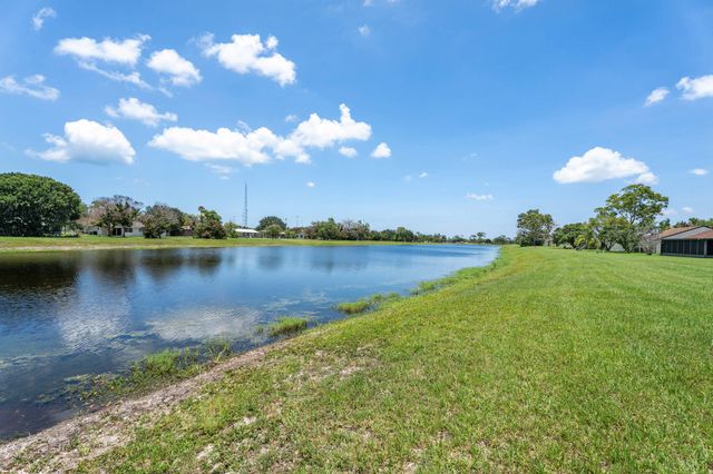 2225 SE Barrington Street, Port St Lucie, FL 34952