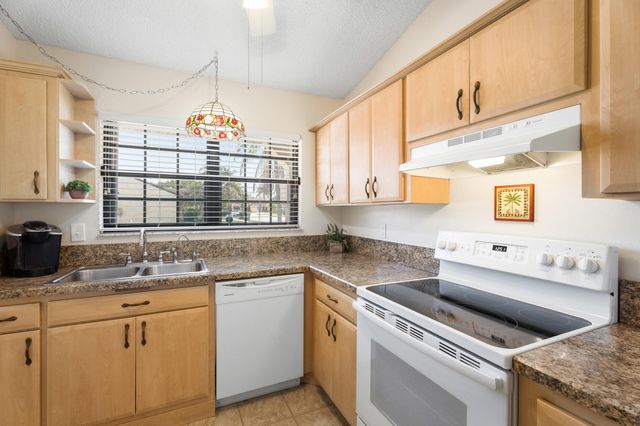 2225 SE Barrington Street, Port St Lucie, FL 34952