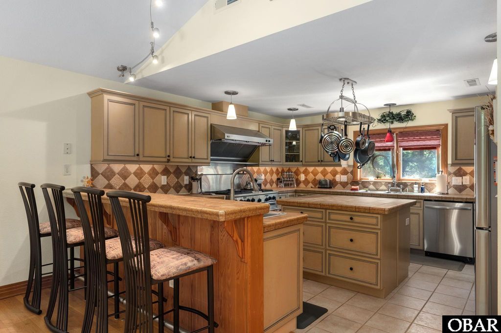 Image 10 of property listing at 294 Hillcrest Drive Lot 20, Southern Shores, NC 27949