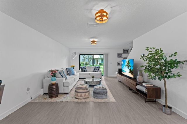 6001 Woods Edge Circle, Riviera Beach, FL 33410