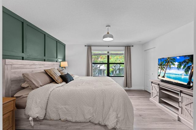 6001 Woods Edge Circle, Riviera Beach, FL 33410