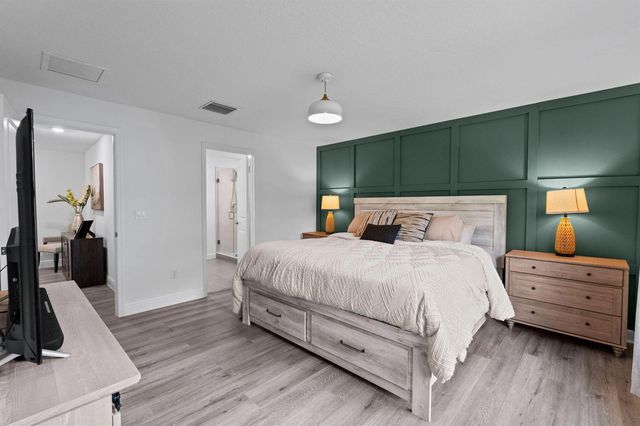 6001 Woods Edge Circle, Riviera Beach, FL 33410