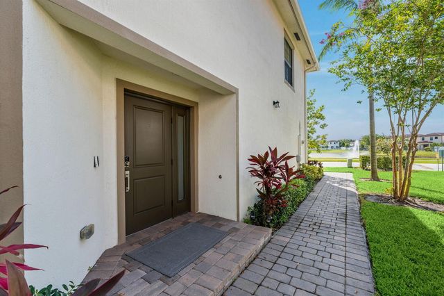 6001 Woods Edge Circle, Riviera Beach, FL 33410