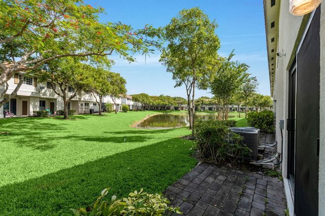 6001 Woods Edge Circle, Riviera Beach, FL 33410