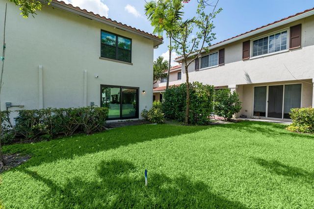6001 Woods Edge Circle, Riviera Beach, FL 33410