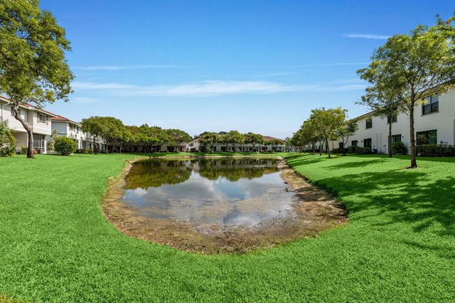 6001 Woods Edge Circle, Riviera Beach, FL 33410