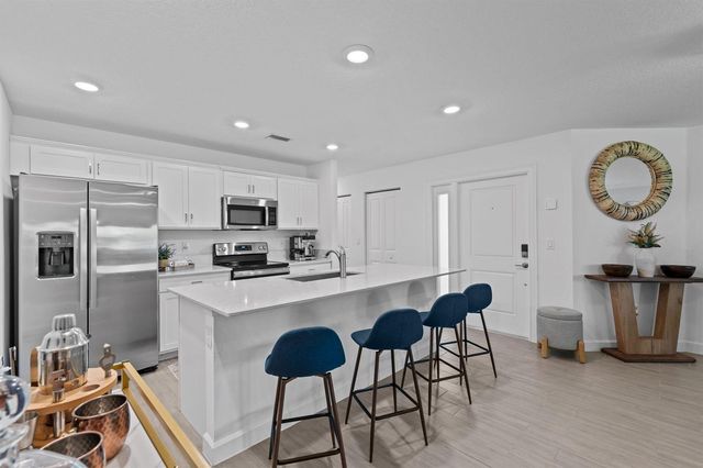 6001 Woods Edge Circle, Riviera Beach, FL 33410