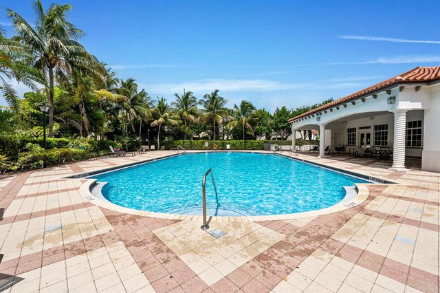 6001 Woods Edge Circle, Riviera Beach, FL 33410