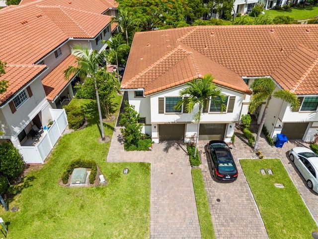 6001 Woods Edge Circle, Riviera Beach, FL 33410