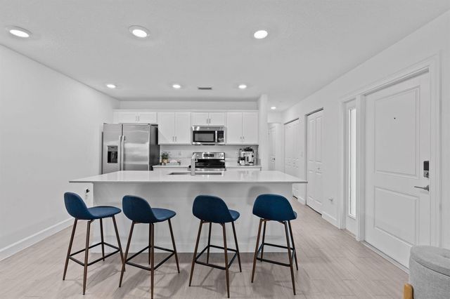 6001 Woods Edge Circle, Riviera Beach, FL 33410