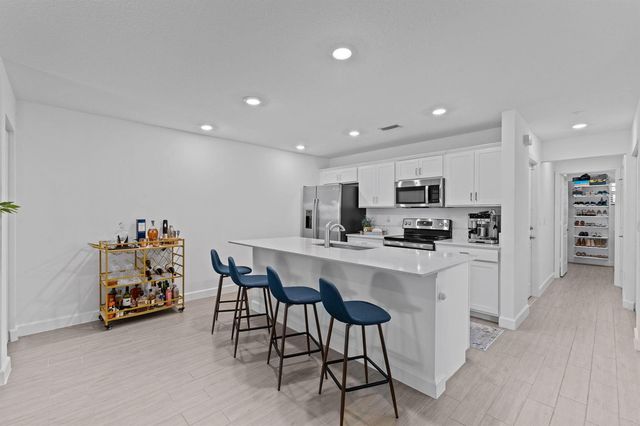 6001 Woods Edge Circle, Riviera Beach, FL 33410